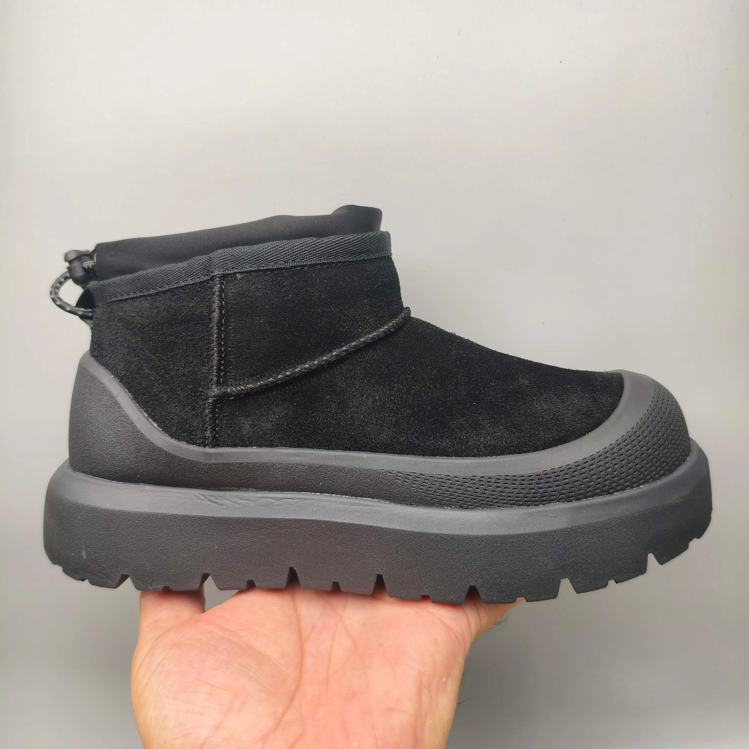 💰Women’s shoes 280 Men’s shoes 300 UGG sheepskin all-in-one snow boots 4196 Classic waterproof rubber sole couple’s shoes Color: white bottom, yellow bottom, blue bottom, black Matching code: 35-45